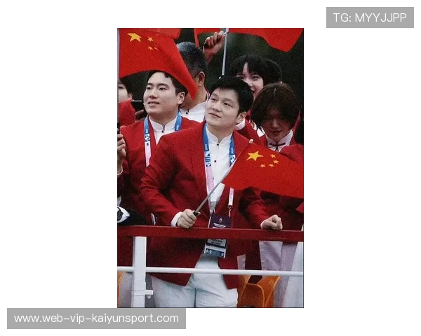 这才叫“国乒王牌范儿”！樊振东红衣造型太飒了